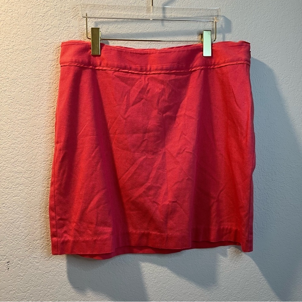 Women’s new Vineyard Vines pink straight short length skirt size 14